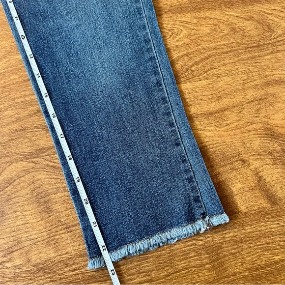 EPIC THREADS NWT Med Wash ButtonFly Stretchable Crop Denim Jeans Kids size 12 - Picture 11 of 12